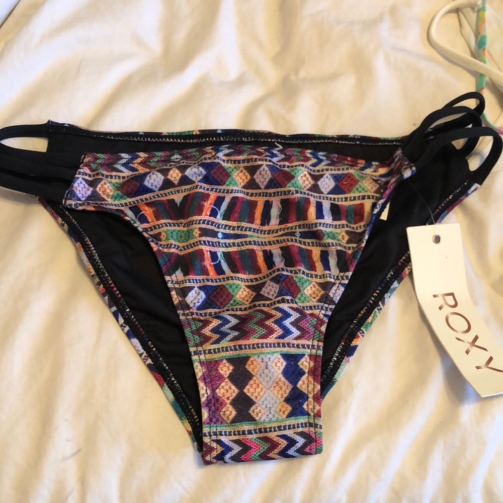NWT Roxy bikini bottoms !